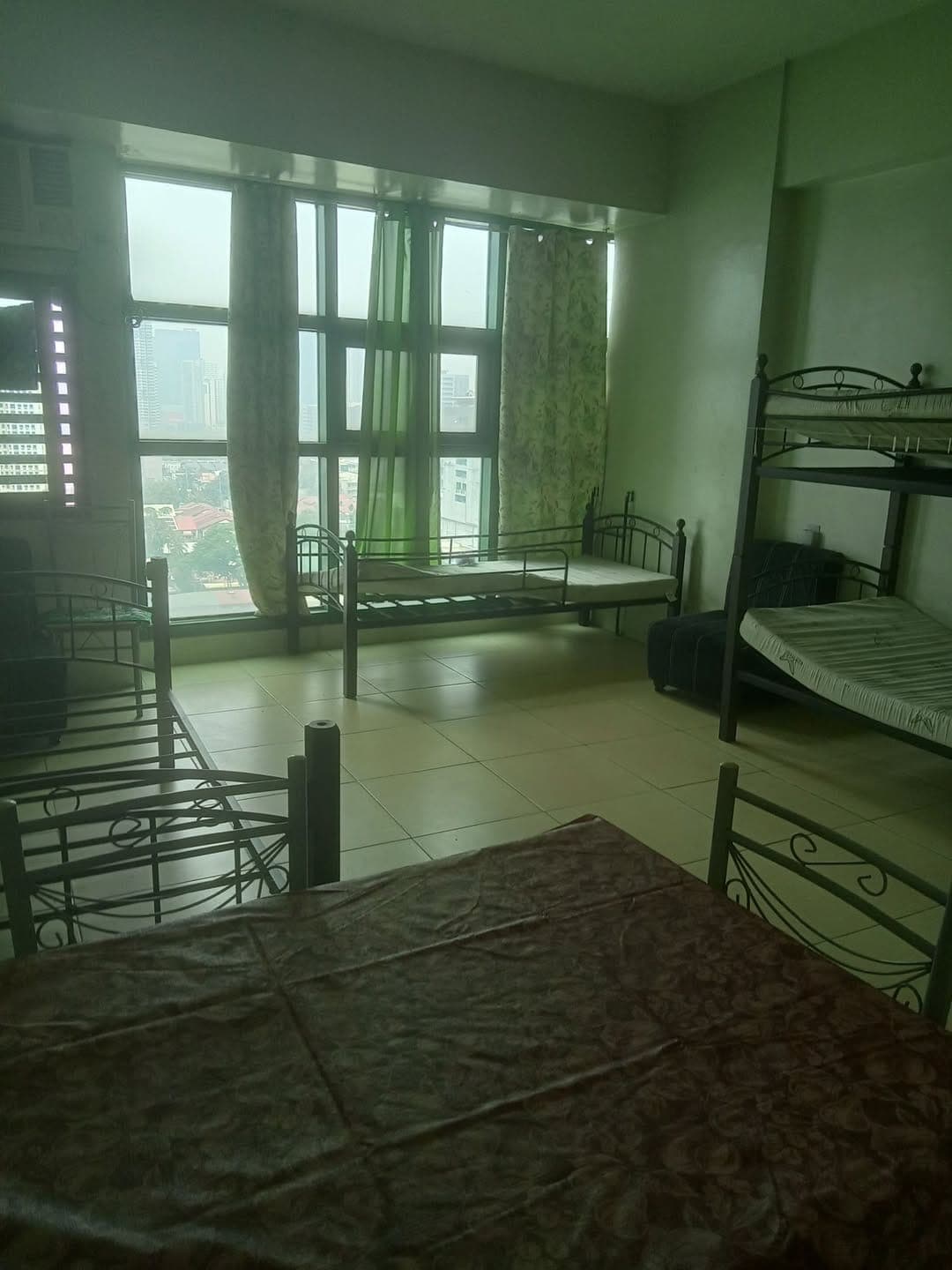 For rent, semi furnished big studio at Symphony tower1 Timog-Sgt Esguerra QC gud for 4pax